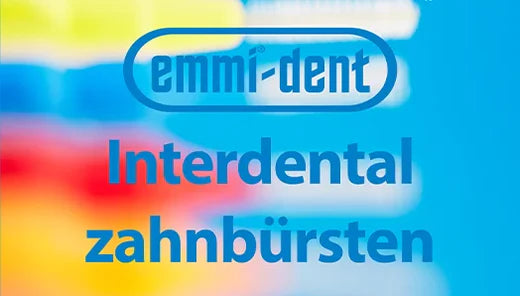 Die Zahnpflege mit einer Interdentalbürste